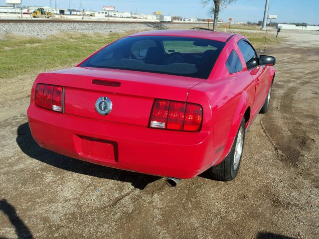 1ZVHT80N885176861 - 2008 FORD MUSTANG RED photo 4