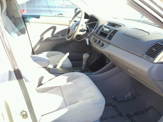 4T1BE32K74U816921 - 2004 TOYOTA CAMRY LE ვერცხლისფერი ფოტო 5