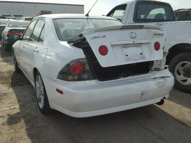 JTHBD192620061426 - 2002 LEXUS IS 300 WHITE photo 3