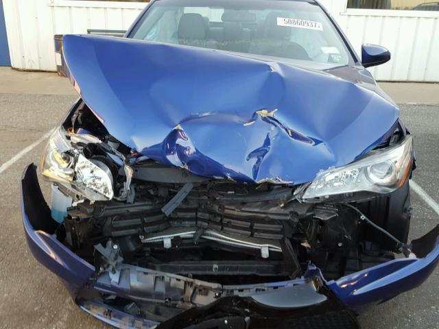 4T1BF1FK0GU604328 - 2016 TOYOTA CAMRY LE BLUE photo 7