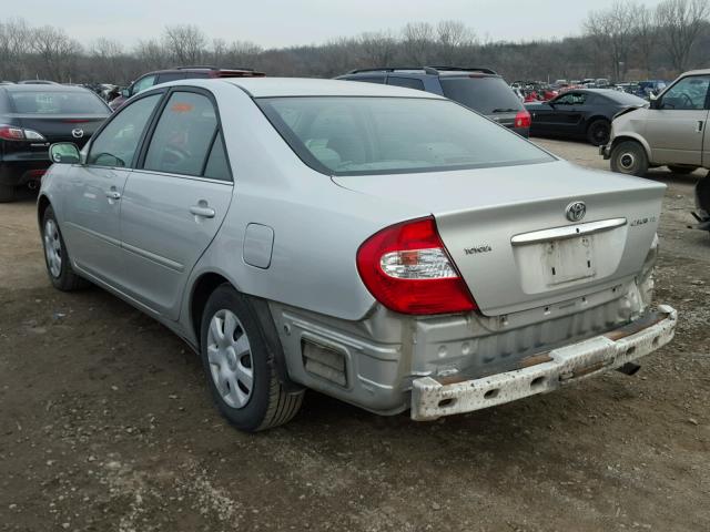 4T1BE32K32U623095 - 2002 TOYOTA CAMRY LE SILVER photo 3