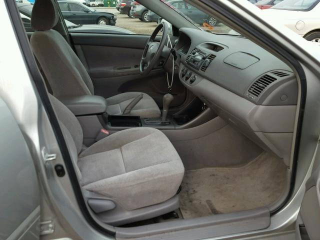 4T1BE32K32U623095 - 2002 TOYOTA CAMRY LE SILVER photo 5