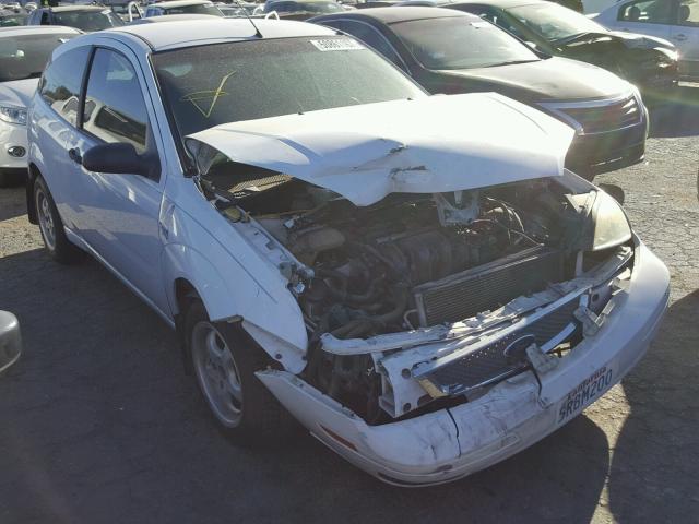 3FAFP31N45R136582 - 2005 FORD FOCUS ZX3 WHITE photo 1