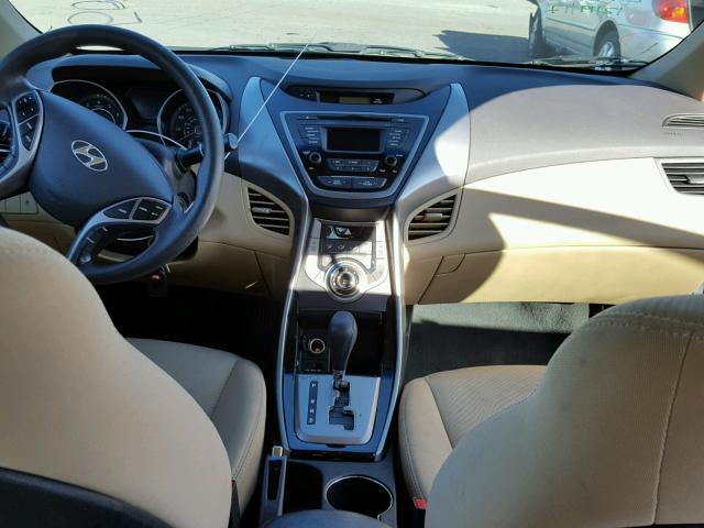 5NPDH4AEXDH398404 - 2013 HYUNDAI ELANTRA GL WHITE photo 9