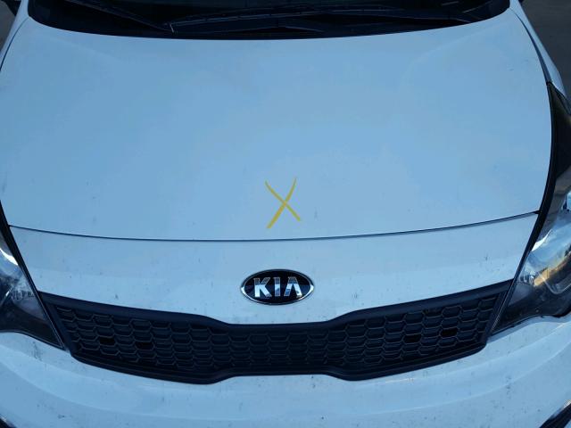 KNADM4A3XG6638458 - 2016 KIA RIO LX WHITE photo 7