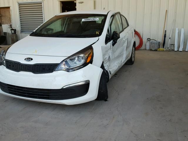 KNADM4A3XG6638458 - 2016 KIA RIO LX WHITE photo 9