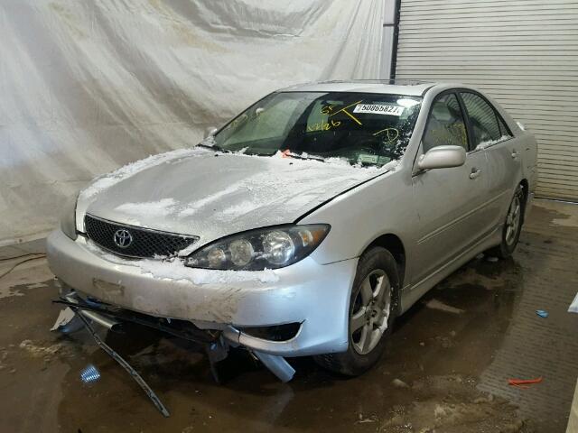 4T1BE32K65U613097 - 2005 TOYOTA CAMRY LE SILVER photo 2