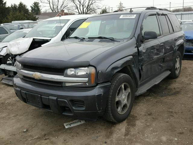 1GNDT13S672266964 - 2007 CHEVROLET TRAILBLAZE GRAY photo 2