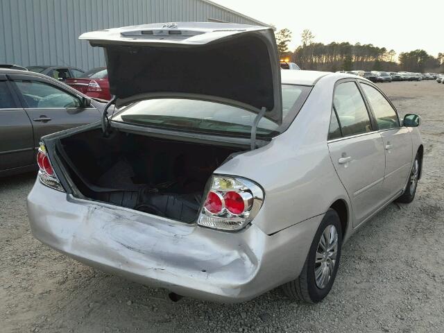 4T1BE30K55U555468 - 2005 TOYOTA CAMRY LE SILVER photo 4