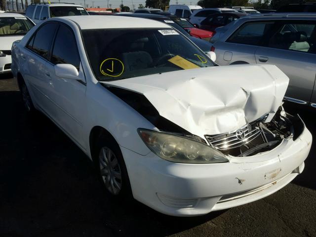 4T1BE32K05U404096 - 2005 TOYOTA CAMRY LE WHITE photo 1