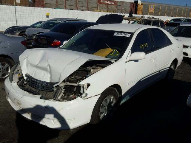 4T1BE32K05U404096 - 2005 TOYOTA CAMRY LE WHITE photo 2