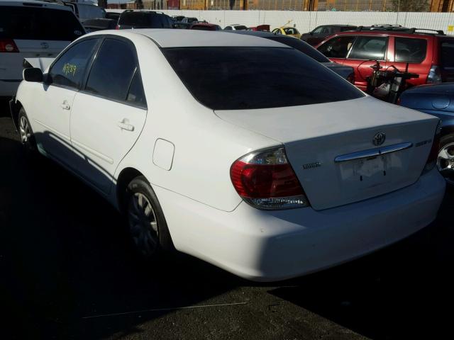 4T1BE32K05U404096 - 2005 TOYOTA CAMRY LE WHITE photo 3