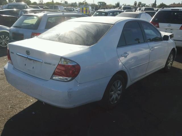 4T1BE32K05U404096 - 2005 TOYOTA CAMRY LE WHITE photo 4