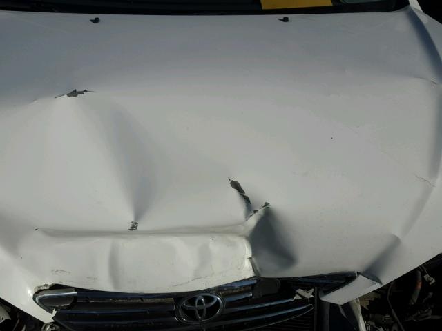 4T1BE32K05U404096 - 2005 TOYOTA CAMRY LE WHITE photo 7