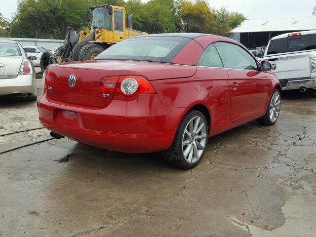 WVWDB71F57V033113 - 2007 VOLKSWAGEN EOS 3.2L S RED photo 4