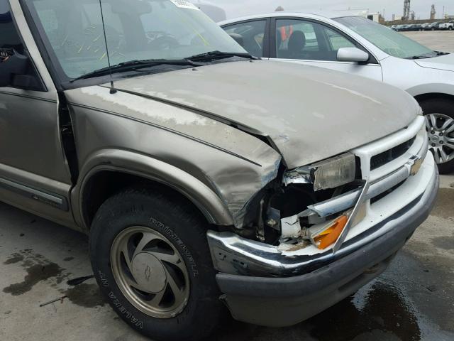 1GNDT13W012120490 - 2001 CHEVROLET BLAZER TAN photo 9