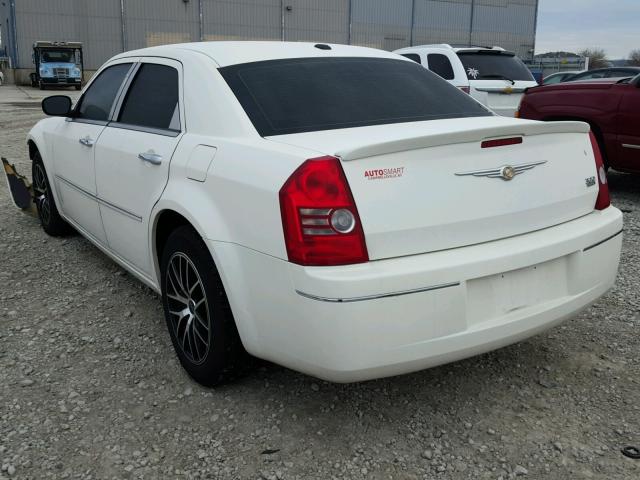 2C3CA5CV8AH192722 - 2010 CHRYSLER 300 TOURIN WHITE photo 3