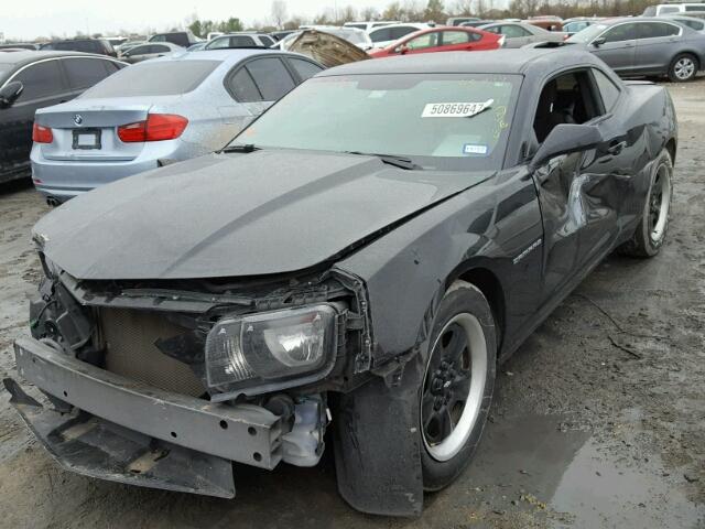 2G1FA1E37D9207392 - 2013 CHEVROLET CAMARO LS BLACK photo 2