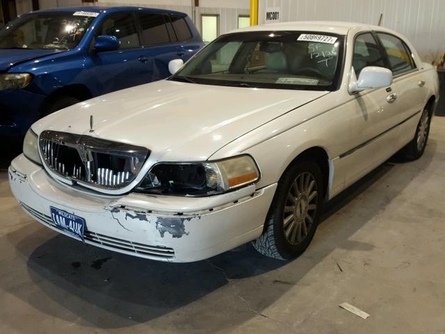 1LNHM81W73Y612268 - 2003 LINCOLN TOWN CAR E WHITE photo 2