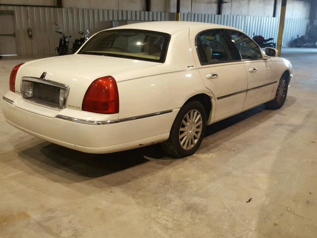 1LNHM81W73Y612268 - 2003 LINCOLN TOWN CAR E WHITE photo 4