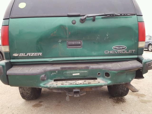 1GNCS13W0X2133747 - 1999 CHEVROLET BLAZER GREEN photo 9