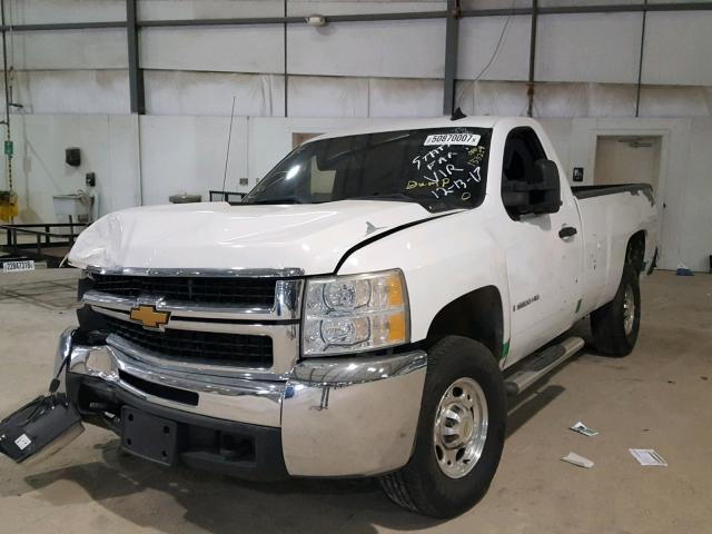 1GCHC24K57E538658 - 2007 CHEVROLET SILVERADO WHITE photo 2