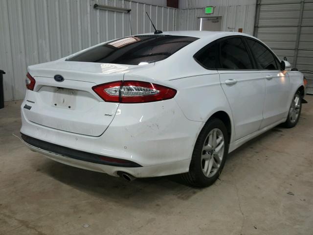 3FA6P0H79GR133105 - 2016 FORD FUSION SE WHITE photo 4