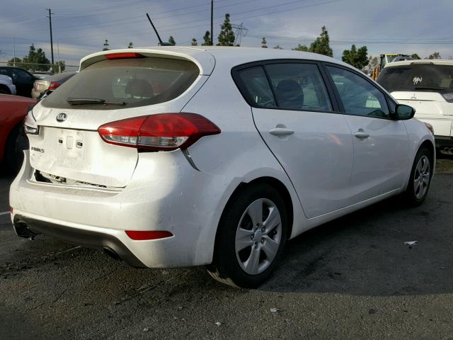 KNAFK5A84G5630782 - 2016 KIA FORTE LX WHITE photo 4