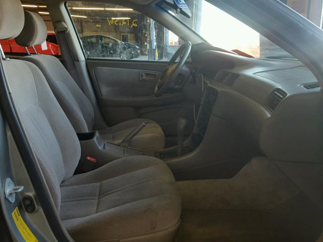 4T1BF28K61U118892 - 2001 TOYOTA CAMRY LE ოქროსფერი ფოტო 5