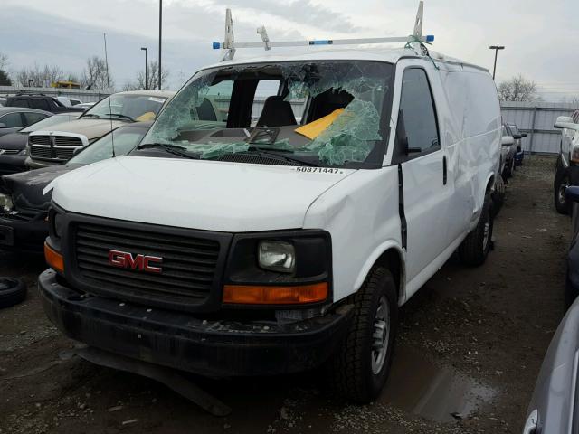 1GTGG25C681174525 - 2008 GMC SAVANA G25 WHITE photo 2