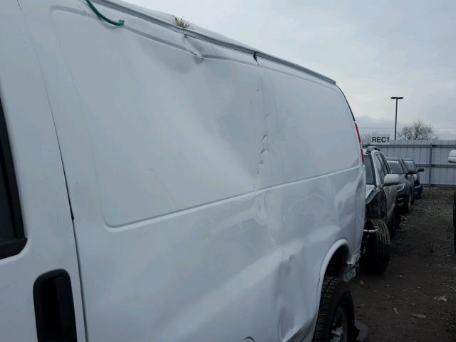 1GTGG25C681174525 - 2008 GMC SAVANA G25 WHITE photo 9