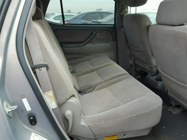 5TDBT44A22S074577 - 2002 TOYOTA SEQUOIA SR GRAY photo 6