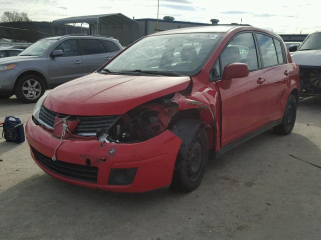 3N1BC13E49L440917 - 2009 NISSAN VERSA S RED photo 2