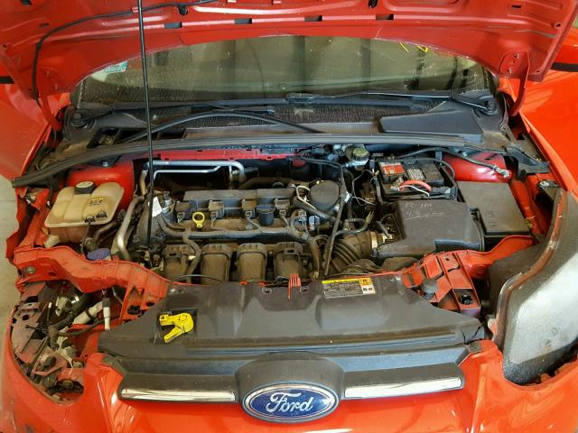 1FAHP3F24CL235468 - 2012 FORD FOCUS SE RED photo 7