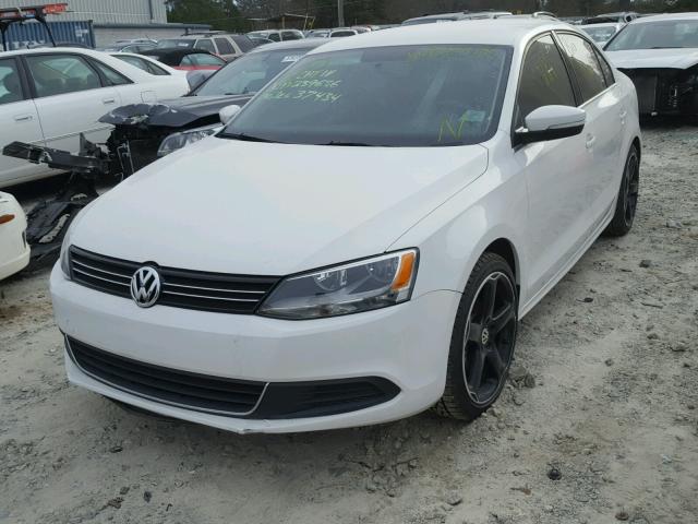 3VWD07AJXEM239686 - 2014 VOLKSWAGEN JETTA SE WHITE photo 2