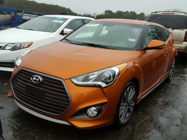 KMHTC6AE2GU302552 - 2016 HYUNDAI VELOSTER T ORANGE photo 2