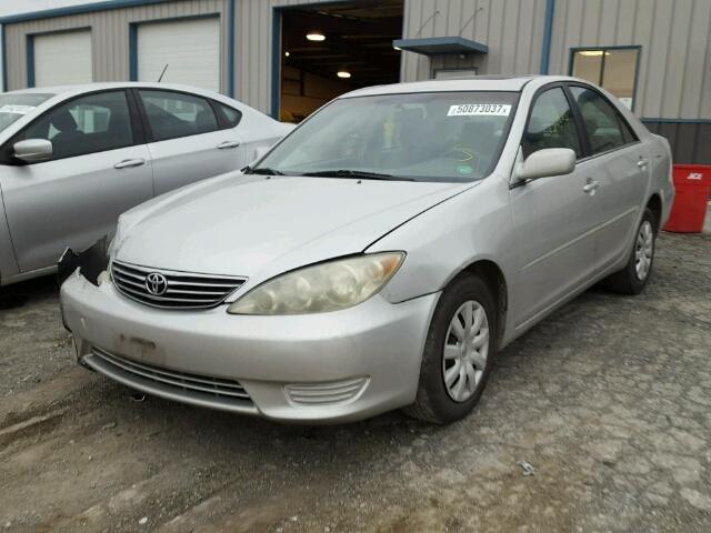 4T1BE30K05U976059 - 2005 TOYOTA CAMRY LE SILVER photo 2