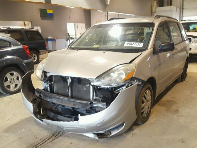 5TDZA23C86S584515 - 2006 TOYOTA SIENNA CE SILVER photo 2