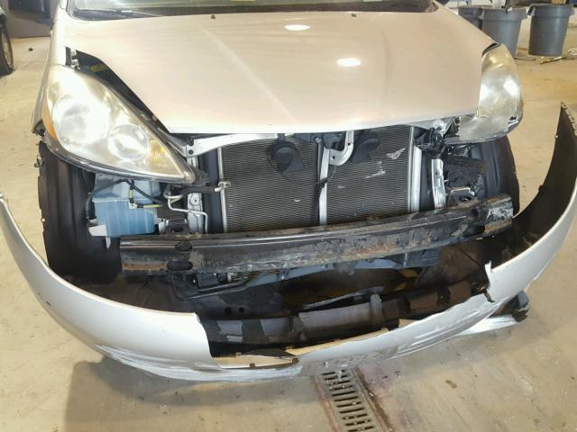 5TDZA23C86S584515 - 2006 TOYOTA SIENNA CE SILVER photo 9