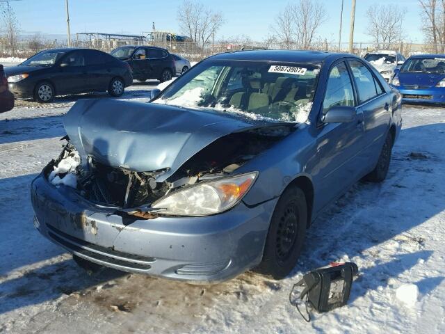 JTDBE30K620020947 - 2002 TOYOTA CAMRY LE BLUE photo 2