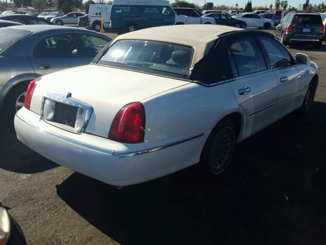 1LNHM83W4XY648079 - 1999 LINCOLN TOWN CAR C WHITE photo 4