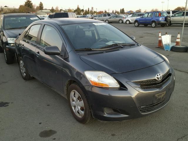 JTDBT923584036914 - 2008 TOYOTA YARIS GRAY photo 1