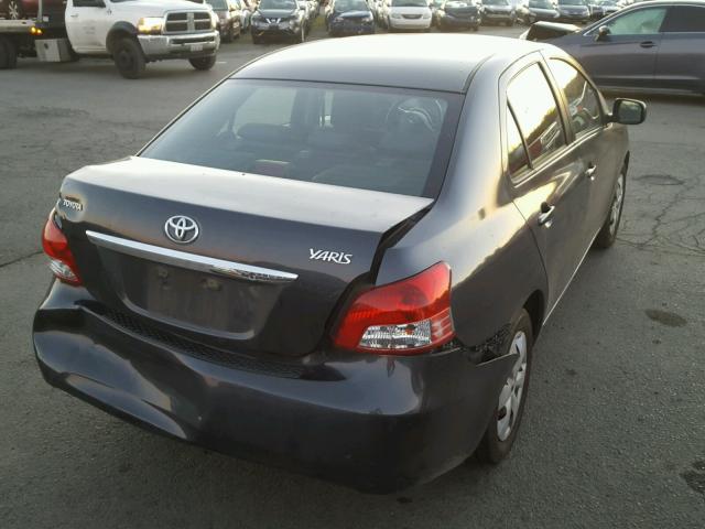 JTDBT923584036914 - 2008 TOYOTA YARIS GRAY photo 4