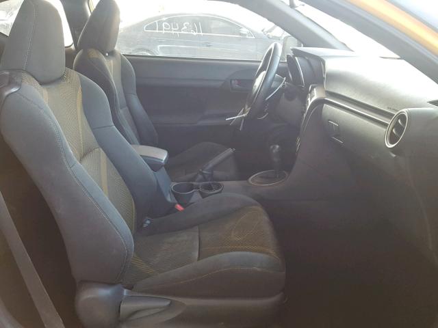 JTKJF5C74C3023687 - 2012 TOYOTA SCION TC 黄色 照片 5