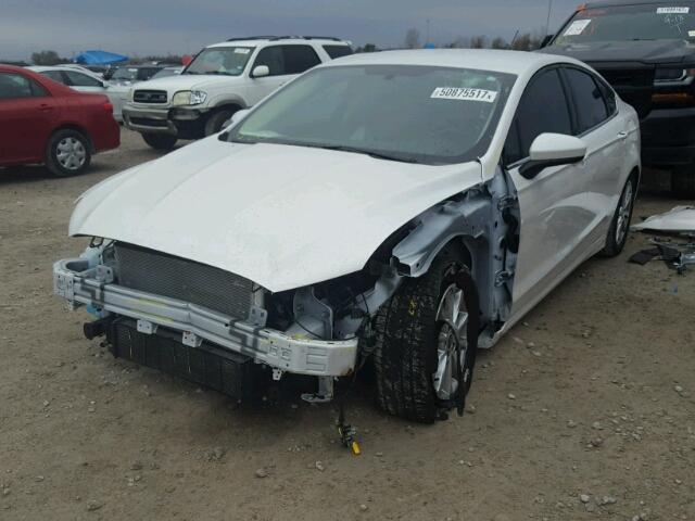 3FA6P0HD2HR413052 - 2017 FORD FUSION SE WHITE photo 2