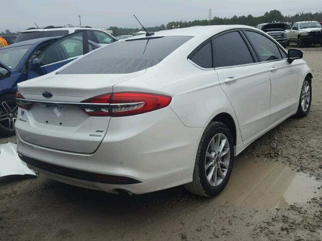 3FA6P0HD2HR413052 - 2017 FORD FUSION SE WHITE photo 4