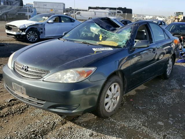 4T1BF30K72U525008 - 2002 TOYOTA CAMRY LE GREEN photo 2