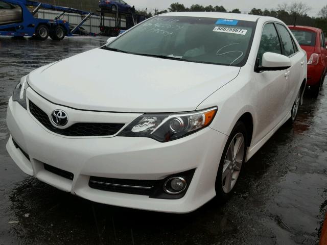 4T1BF1FK1EU467879 - 2014 TOYOTA CAMRY L WHITE photo 2