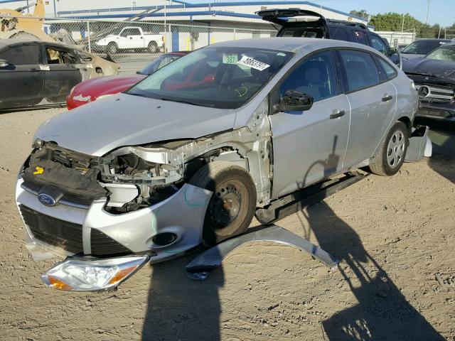 1FAHP3E29CL302096 - 2012 FORD FOCUS S SILVER photo 2