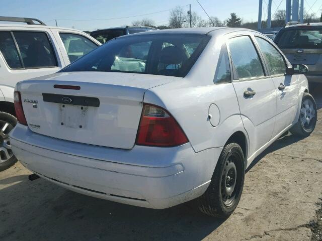 1FAFP34N67W127152 - 2007 FORD FOCUS ZX4 WHITE photo 4